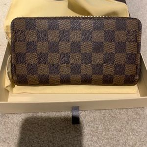 Louis Vuitton zip around wallet